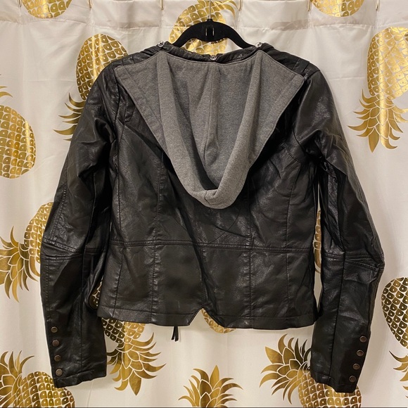 Black VEGAN leather jacket- Small - Picture 6 of 10